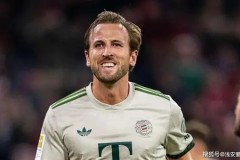 巴萨与皇家社会足球战术对决：新星闪耀，教练智慧调整显神通